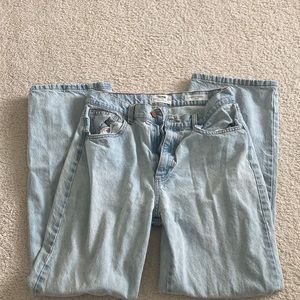 Light wash straight leg jean